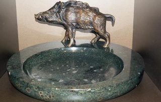 Bronzeschale im Jagdschloss Bronzeschale im Jagdschloss