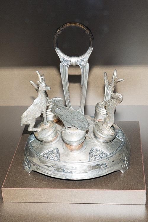 Korkenstaender-aus-Zinn