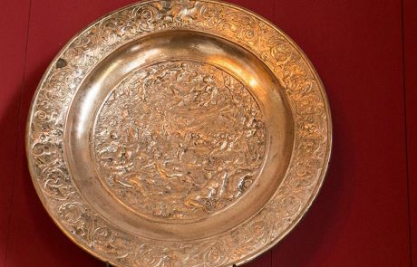 Wandteller aus Eisenguss