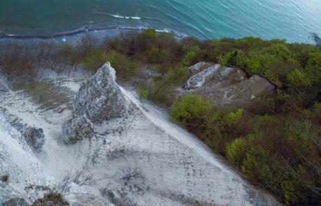Die Wissower Klinken waren eine Kreideformation im Nationalpark Jasmund auf der Insel Rügen und lange Zeit einer der attraktivsten touristischen Punkte der Insel.