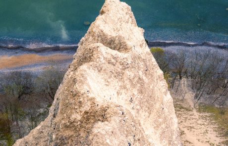 Die Wissower Klinken waren eine Kreideformation im Nationalpark Jasmund auf der Insel Rügen und lange Zeit einer der attraktivsten touristischen Punkte der Insel.