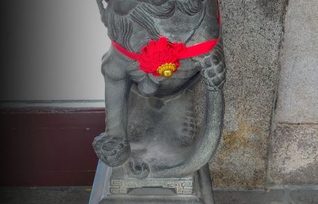 Eingangshalle Löwin mit geschlossenem Mund