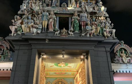 Ein nächtlichen Blick auf den Gopuram.